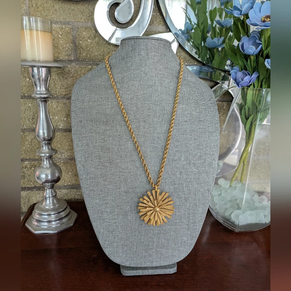 Vintage Monet ☀️ Sunburst Starburst Medallion Necklace - Picture 11 of 16